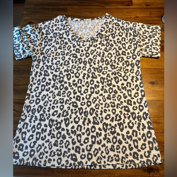 Leopard Print V-Neck T-Shirt - Picture 1 of 4